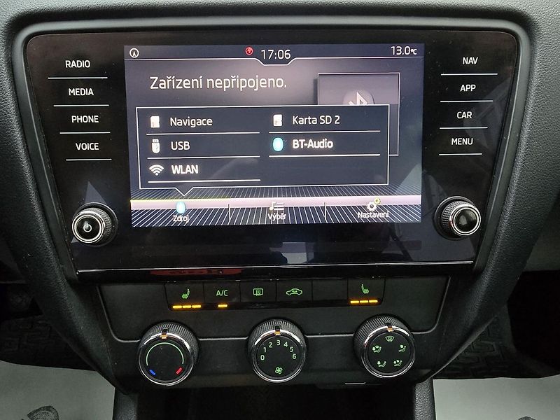 Škoda Octavia 110kW 1.Maj. ČR -DPH - fotka 15 z 36