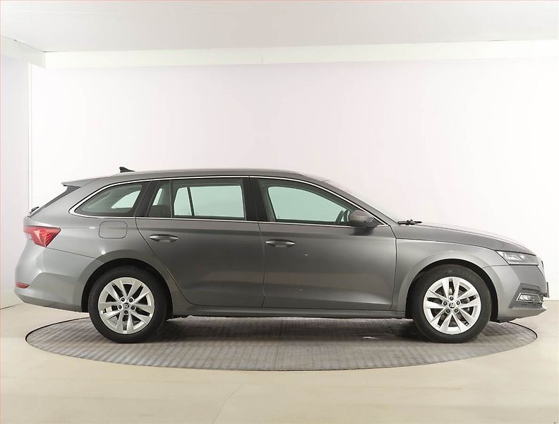 Škoda Octavia (2023) 2.0 TDI, Automat, ČR,1.maj - fotka 6 z 28