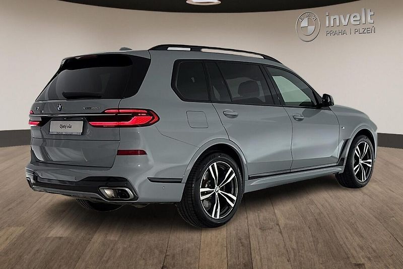 BMW X7 xDrive40d - fotka 3 z 30