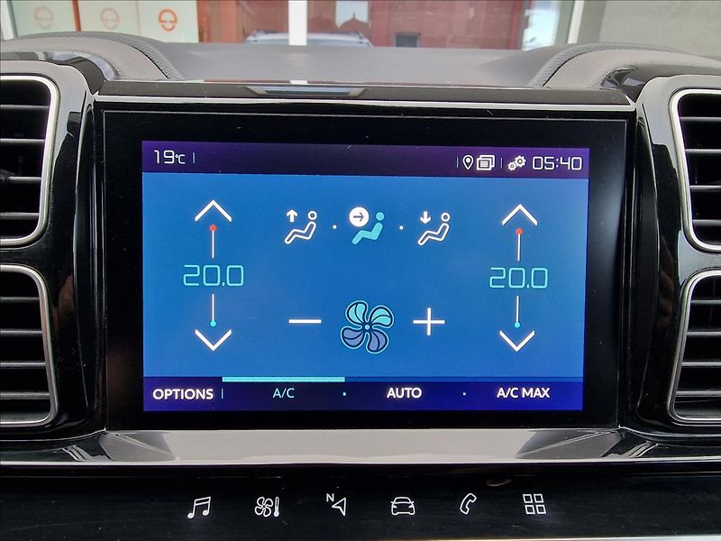 Citroën C5 Aircross 1.6 HYBRID 225 EAT8 FEEL PACK - fotka 31 z 48
