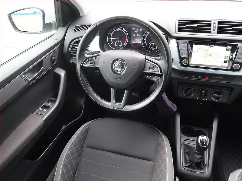 Škoda Fabia (2019) 1.0 TSI, Navi, Tempomat - fotka 7 z 16