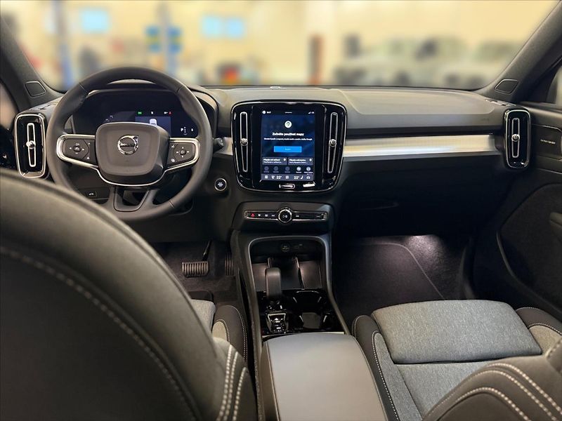 Volvo XC40 (2026) 2,0 B3 Black Edition 3132 - fotka 10 z 15