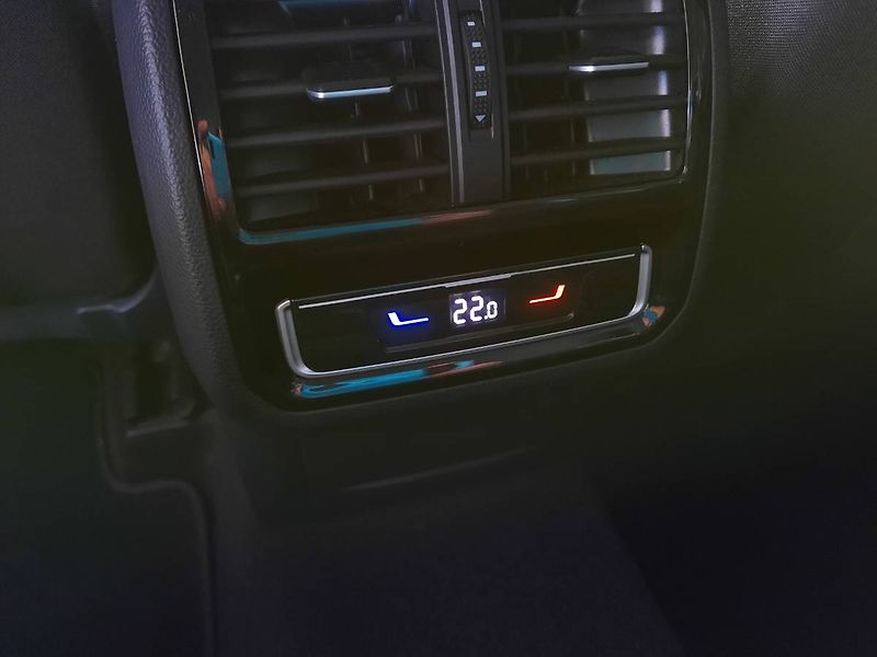 Volkswagen Passat Variant (2023) 2.0 TDI (110kW/150k) DSG, Busi - fotka 23 z 29