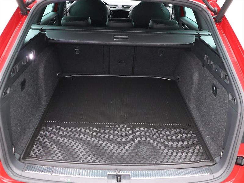 Škoda Superb 2,0 TDI 140kW Sportline 4x4 - fotka 9 z 29