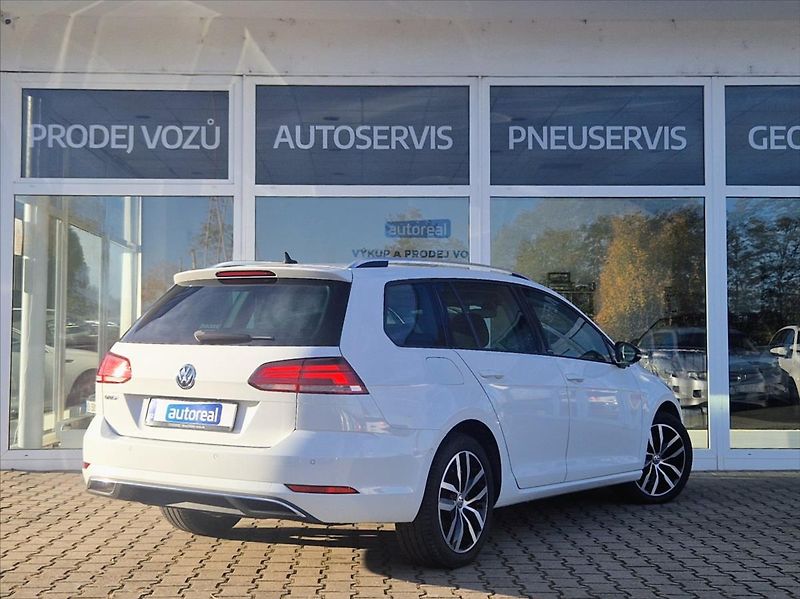 Volkswagen Golf 1,6 TDI LED KOMP.SERV.HISTORIE - fotka 5 z 50
