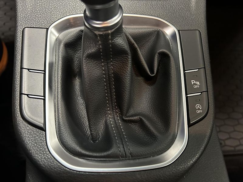 Hyundai i30 (2018) 1.0T-GDi Fastback 88kW Alu - fotka 11 z 22