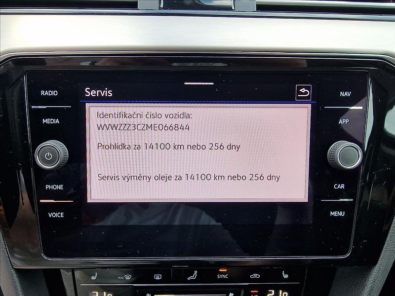 Volkswagen Passat 2.0TDI 147kW 4MOTION DSG Eleg - fotka 31 z 50