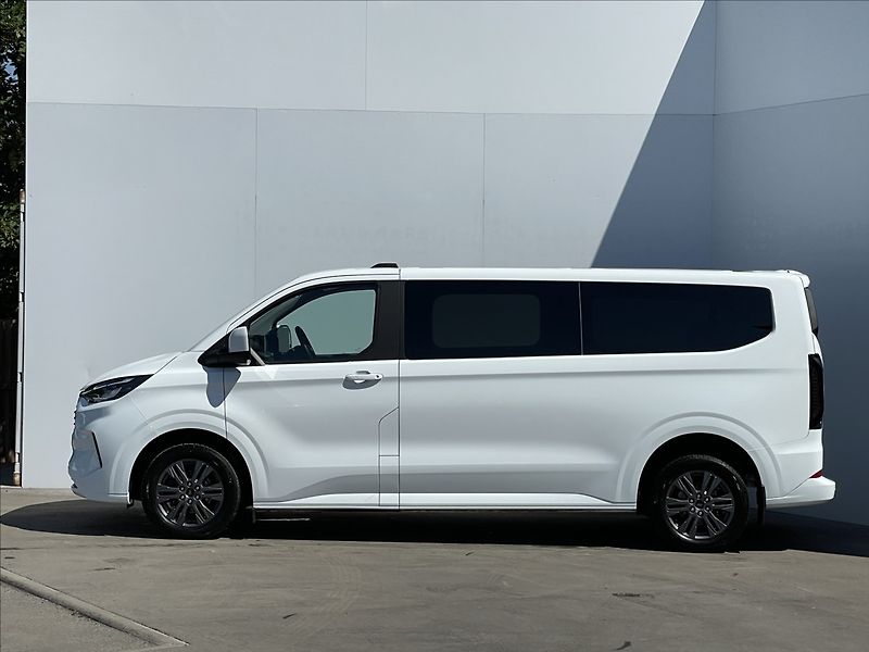 Ford Tourneo Custom 2,0 EcoBlue AWD A8 Titanium L2 - fotka 2 z 21