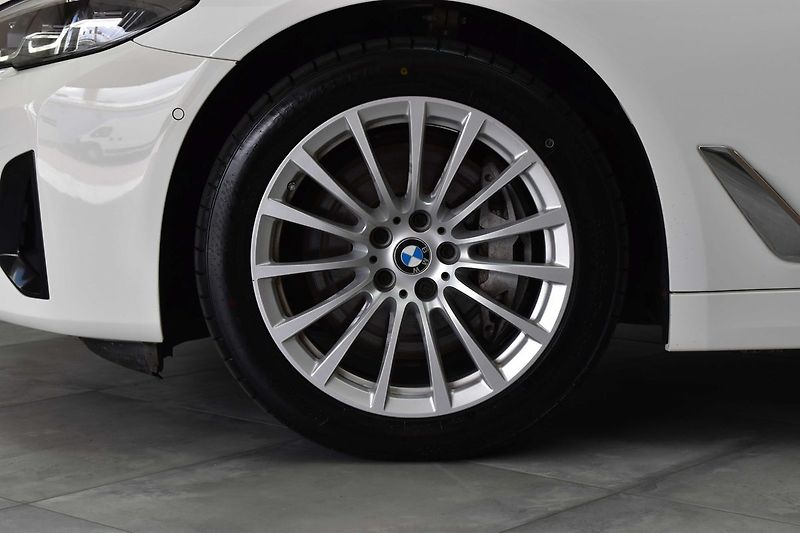 BMW Řada 5 530d xDrive*TAŽNÉ*N.TOPENÍ*ČR - fotka 40 z 48