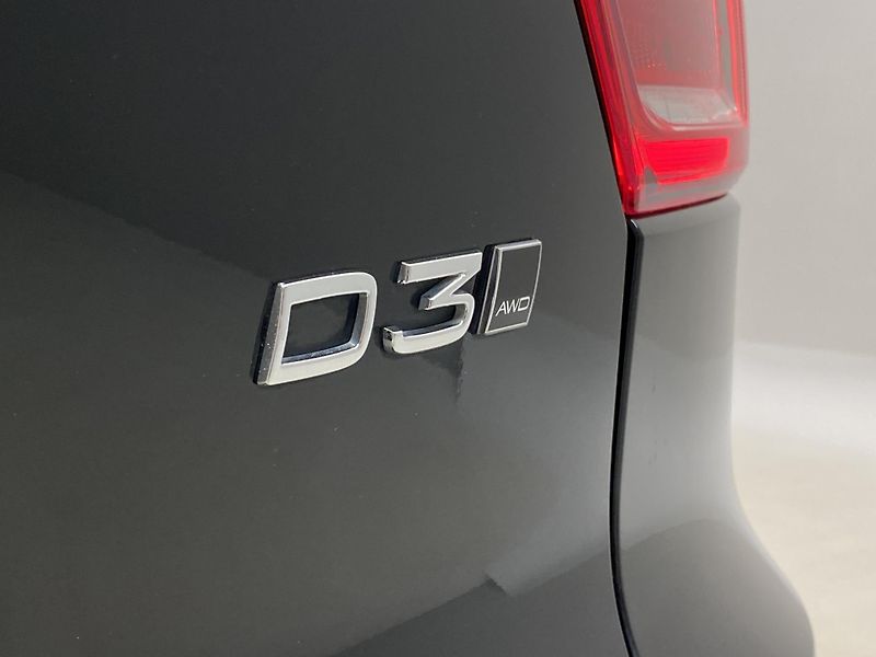 Volvo XC40 D3 AWD MOMENTUM AUT  - fotka 33 z 38