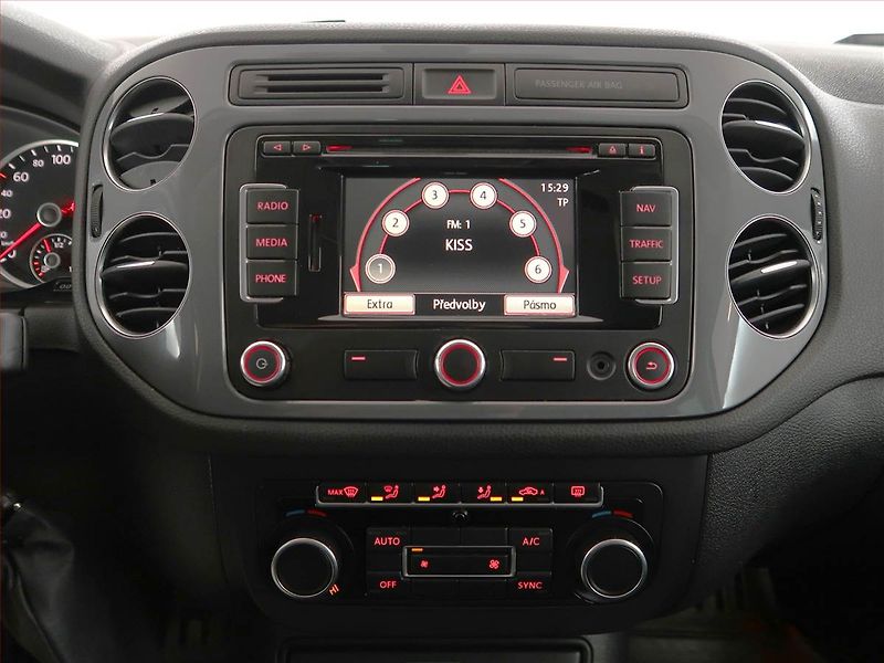 Volkswagen Tiguan (2014) 2.0 TDI, 4X4, Navi, Tempomat - fotka 12 z 18