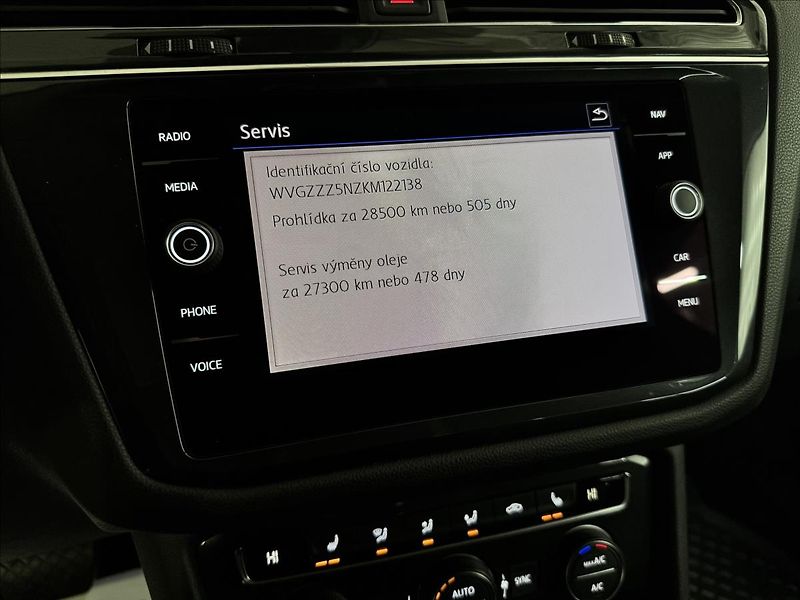 Volkswagen Tiguan Allspace R-LINE 140kW 4M HUD DCC LED - fotka 22 z 52
