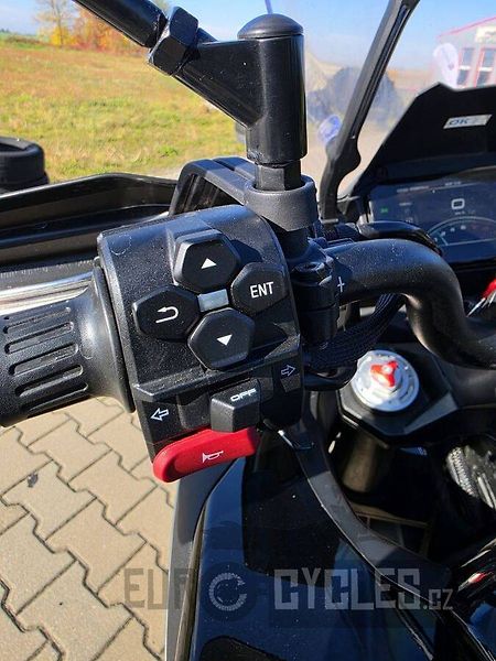 CFMOTO 700 MT Premium (2024) - fotka 14 z 19