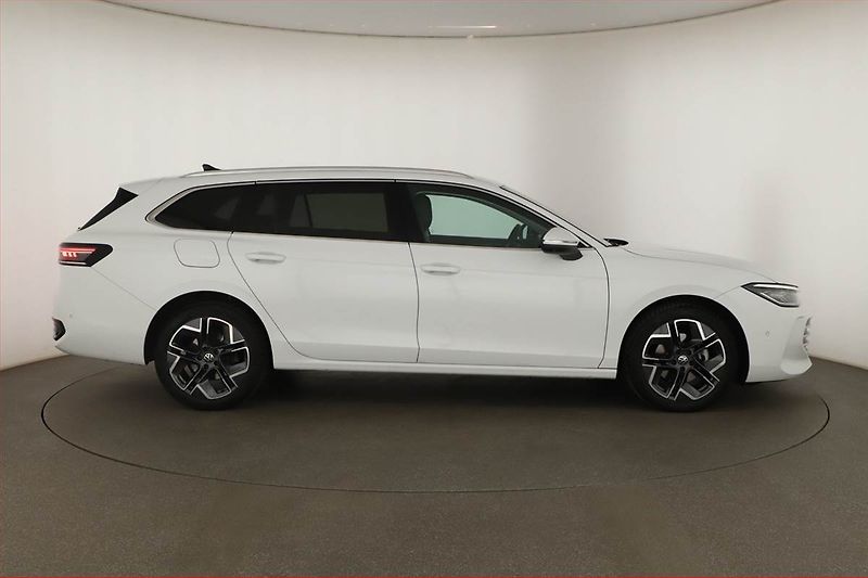 Volkswagen Passat (2025) 2.0 TDI - fotka 6 z 31