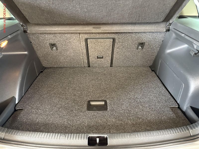 Škoda Rapid (2014) 1.2 TSi, Style, xenon, panor - fotka 7 z 16