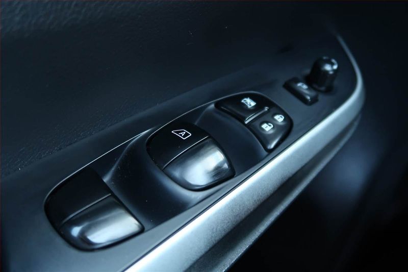 Nissan Navara (2019) 2.3 dCi, Navigace, Xenony - fotka 22 z 27