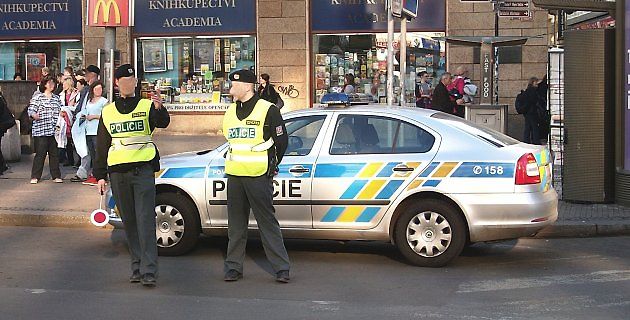 U silniční kontroly je důležité hlavně to, aby bylo jasné, že jde o policistu a že postupuje podle zákona., zdroj: Kevin.B/Wikimedia CC 3.0