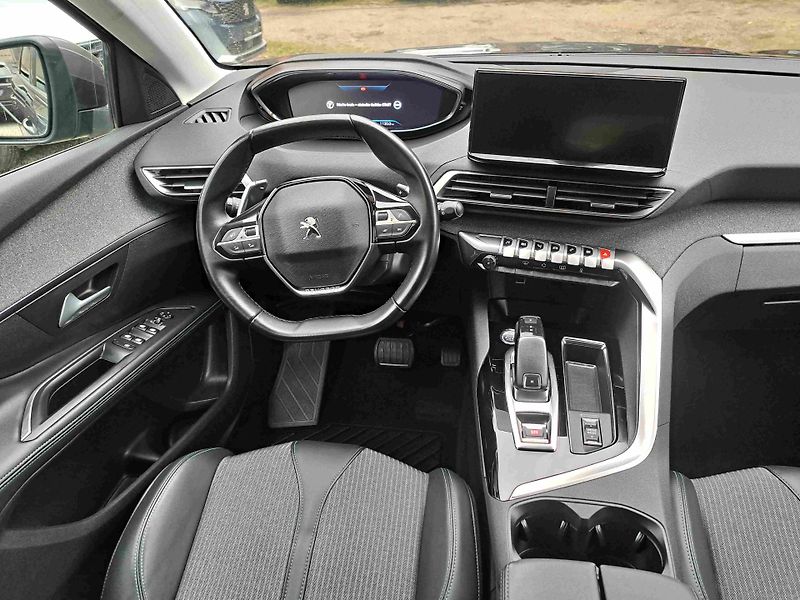 Peugeot 5008 1,2PT EAT8 ALLURE LED ALU NAVI - fotka 18 z 25
