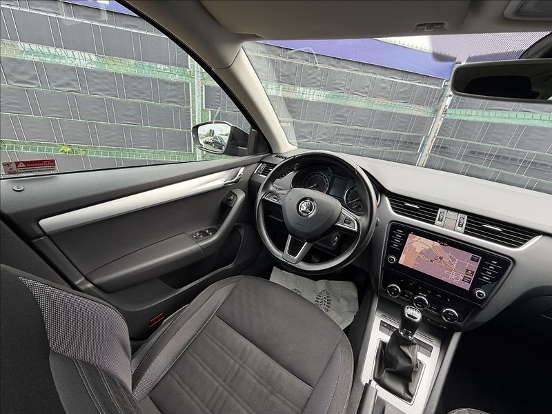 Škoda Octavia III 1.6 TDI Ambition - fotka 8 z 19