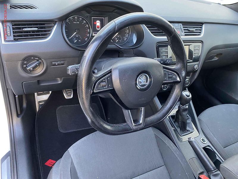 Škoda Octavia (2016) 1.6 TDi, ČR, Style, park - fotka 12 z 18