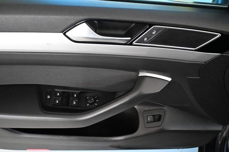 Volkswagen Passat (2018) 2.0 LED ACC TDI - fotka 15 z 32