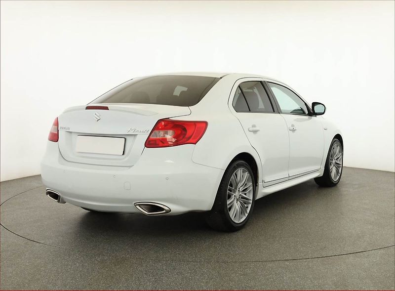 Suzuki Kizashi (2014) 2.4 VVT, Serv.kniha, Xenony - fotka 5 z 16