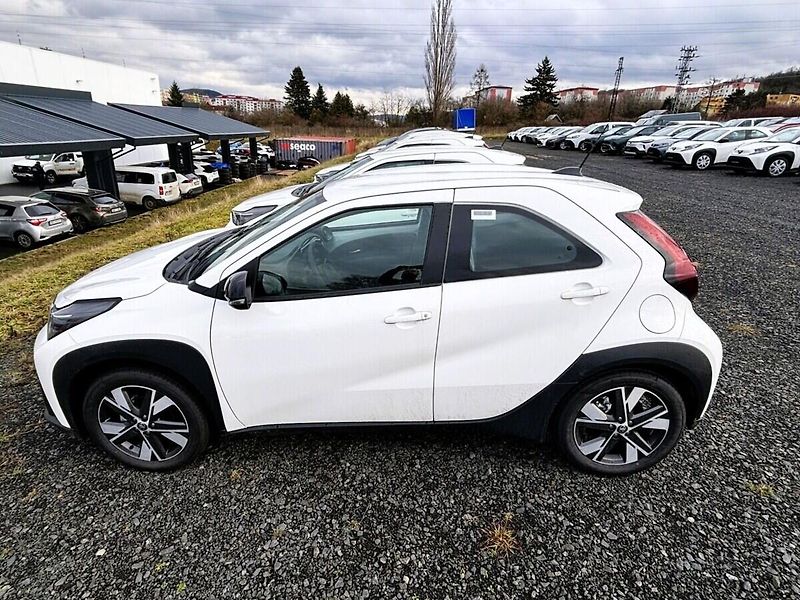 Toyota Aygo 1,5 Hybrid 115 Comfort - fotka 4 z 8