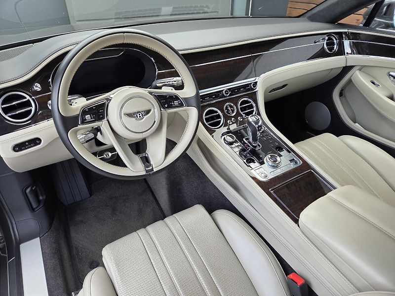 Bentley Continental GT W12 MULLINER  - fotka 5 z 12