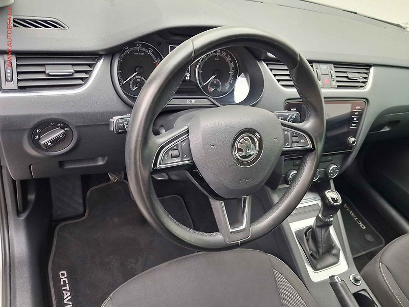 Škoda Octavia (2017) 1.0 TSi, Ambition, AC, park - fotka 12 z 18