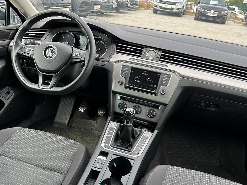 Volkswagen Passat Trendline - fotka 5 z 7