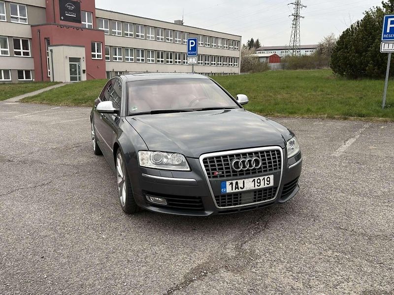 Audi S8 (2008) Audi S8, 5.2V10 331kW - fotka 2 z 21