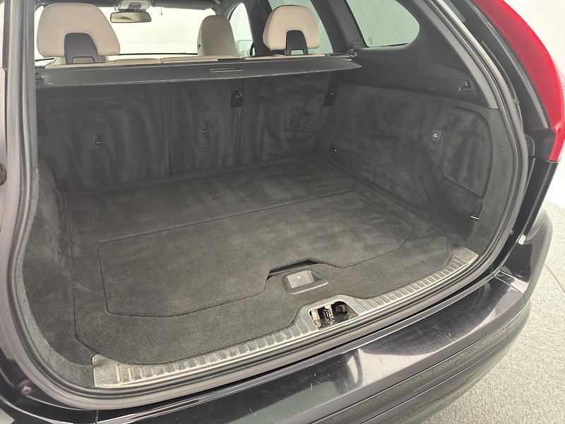 Volvo XC60 D4 AWD SUMMUM AUT CZ 1.maj - fotka 5 z 40