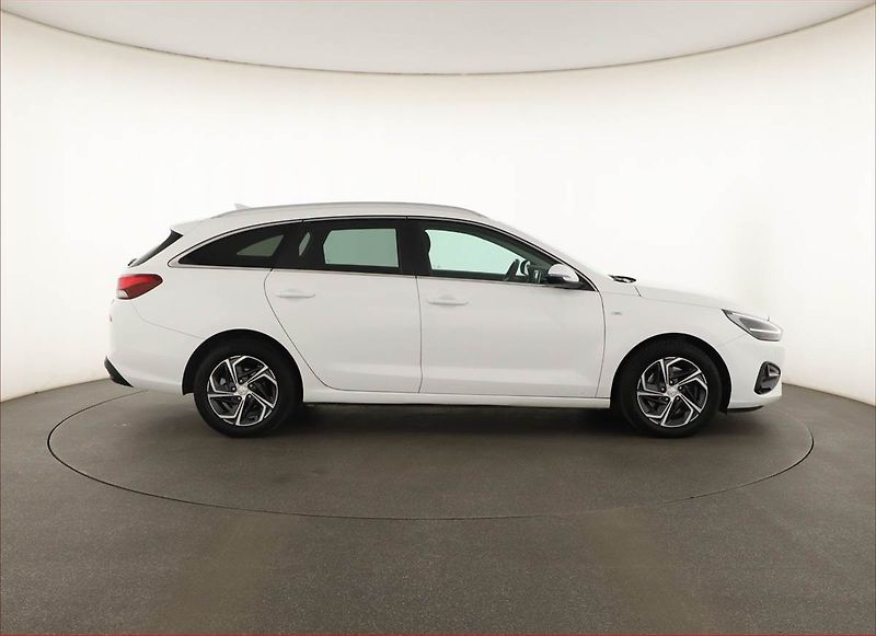 Hyundai i30 (2023) Smart 1.5 T-GDI MHEV, Automat - fotka 6 z 16