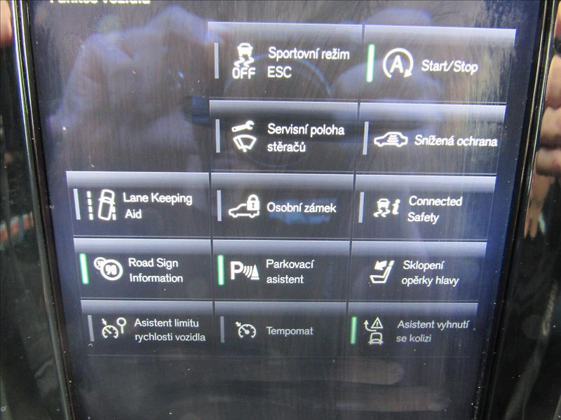 Volvo V90 2,0 D5 173kW AWD Automat - fotka 18 z 33