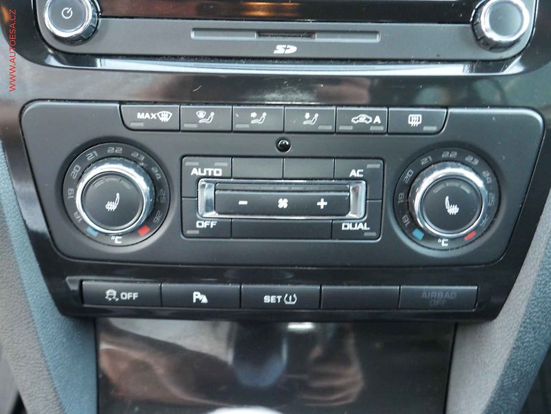 Škoda Octavia (2010) 2.0TDi 4x4, Navi, xenon - fotka 15 z 21