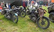 Tři zrestaurované a do dnešních dnů dochované Besy, tedy motocykly BSA M20.