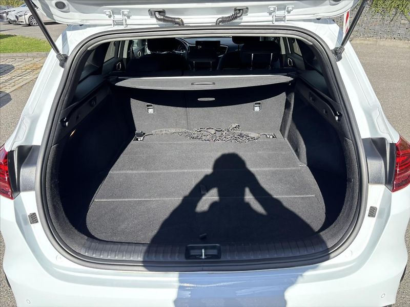Kia Ceed 1,5 TGDi TOP ZÁRUKA KAMERA - fotka 13 z 40