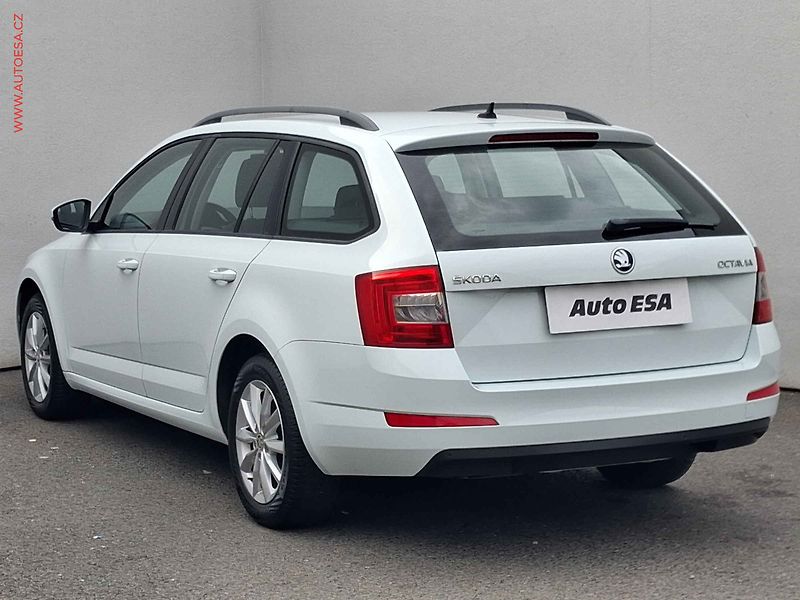Škoda Octavia (2015) 1.6 TDi, Style, park. čidla - fotka 6 z 17