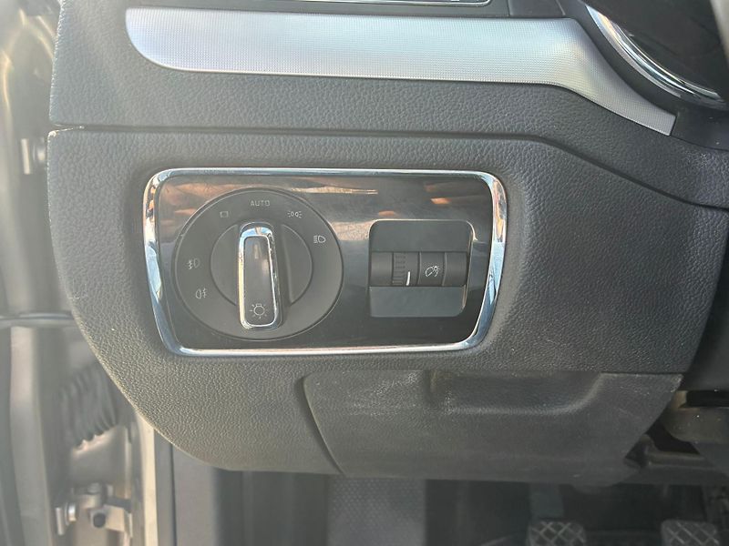 Škoda Superb (2012) 2.0TDI, 103KW - fotka 22 z 26