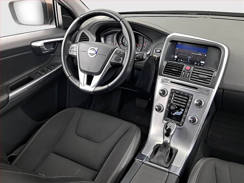Volvo XC60 (2016) D4, 4X4, Automat, Serv.kniha - fotka 7 z 19