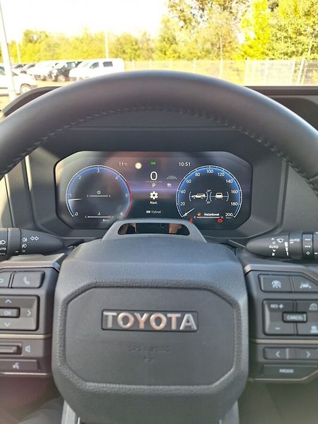 Toyota Land Cruiser MY 2027 EXECUTIVE Skyview 2.8D - fotka 9 z 13