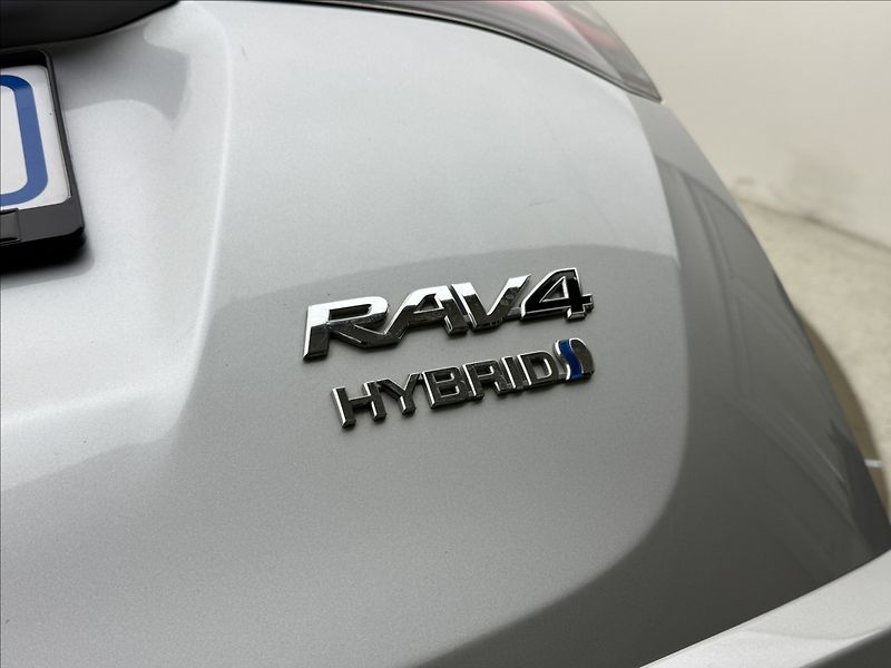 Toyota RAV4 2,5 114kW HYBRID LED KŮŽE 360° - fotka 42 z 45