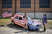 Auto pořadatelů akce Gumbalkan, 20. června 2023, Ostrava. (zleva) Richard Nemeth a Stefan Stefanov.