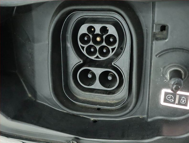 Citroën ë-C4 (2022) Feel Pack 50 kWh, SoH 90% - fotka 17 z 18