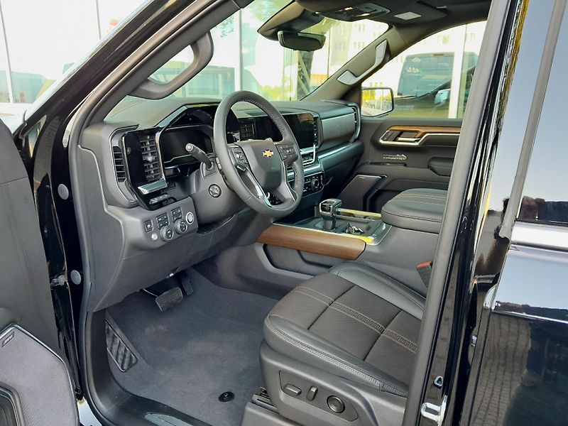 Chevrolet Silverado (2025) 6,2 V8 LPG  High Country  - fotka 32 z 52