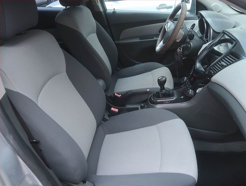 Chevrolet Cruze (2010) 2.0 VCDi, Tempomat - fotka 9 z 14