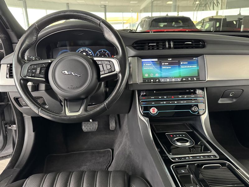 Jaguar XF 25d AWD*FullLED*360Kam*Panoram - fotka 9 z 41