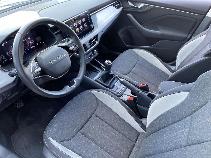 Škoda Scala (2025) 1.0 TSI Top Selection - fotka 8 z 33