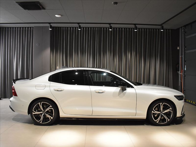 Volvo S60 2,0 B5 AWD Ultra Pano,Headup - fotka 3 z 25