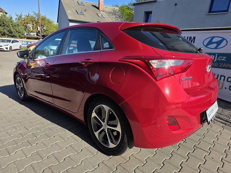 Hyundai i30 1.4-TOP VÝBAVA-AUT.KLIMA - fotka 8 z 15
